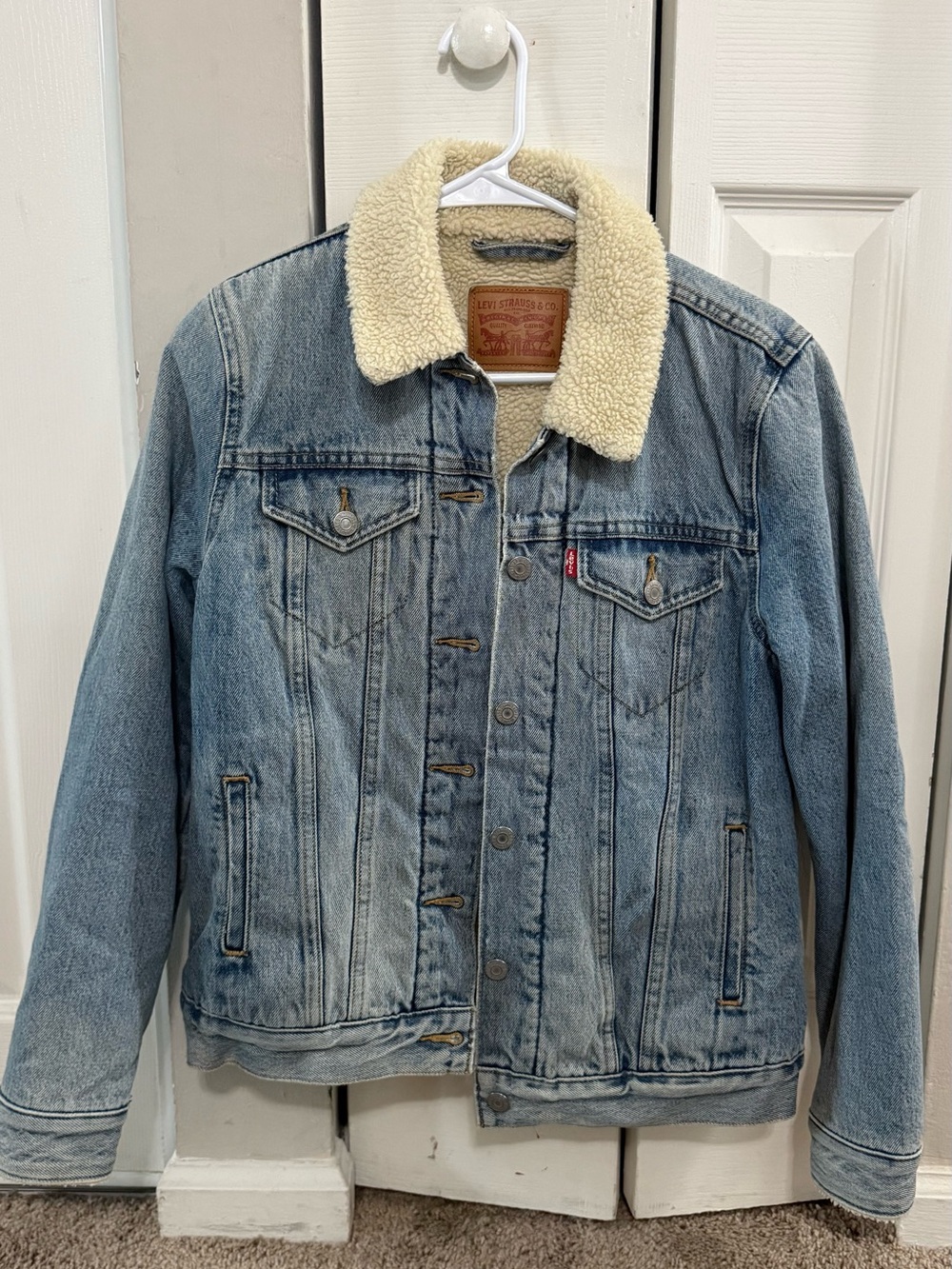 Levi's Light Blue Denim Jacket with Cream Sherpa Collar - Picture 1 of 4